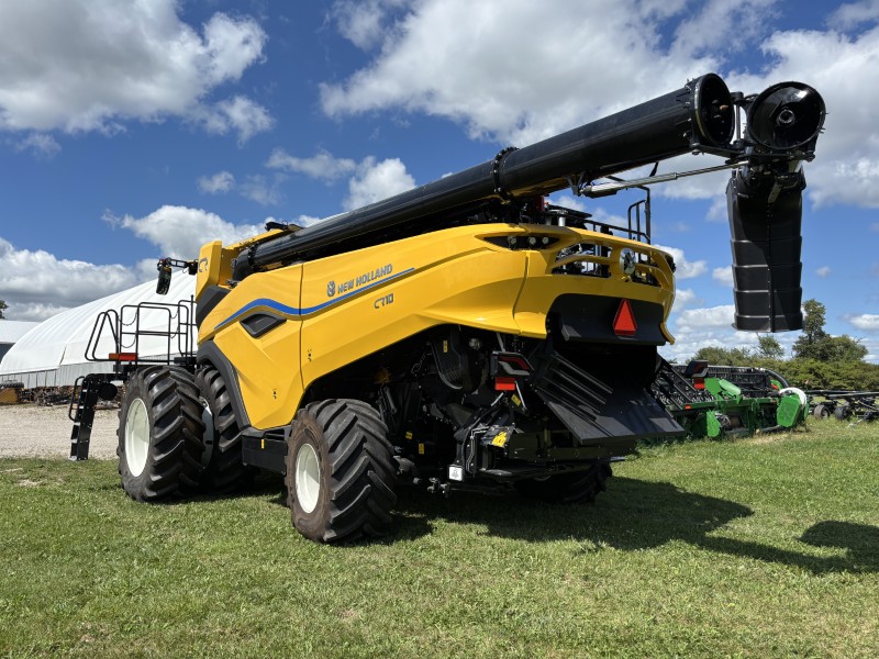 2026 NEW HOLLAND CR10 COMBINE