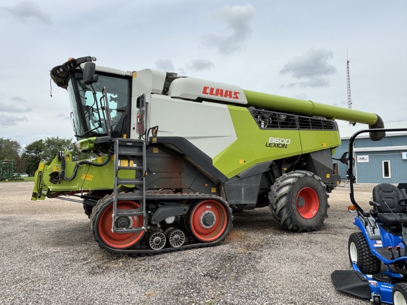 2021 CLAAS 8600TT LEXION COMBINE PACKAGE WITH CORN AND DRAPER HEAD