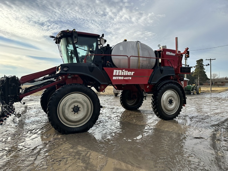 2008 MILLER 4275 SELF PROPELLED SPRAYER