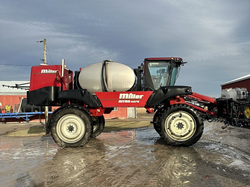 2008 MILLER 4275 SELF PROPELLED SPRAYER