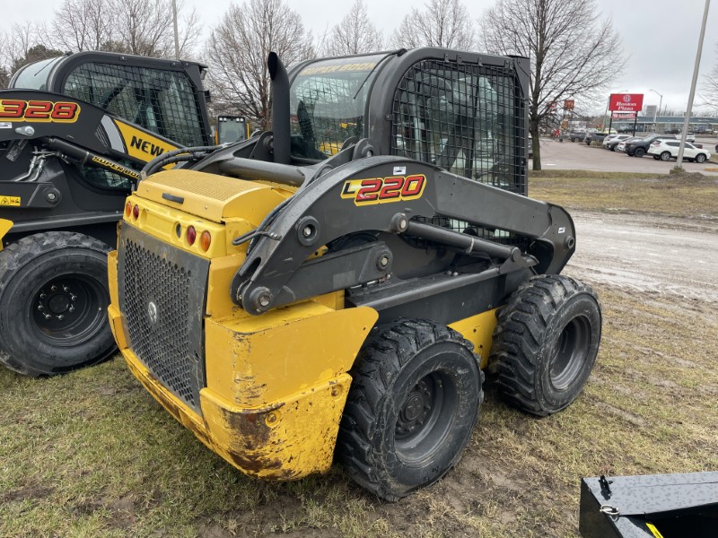 2017 NEW HOLLAND L220-T4B SKID STEER LOADER