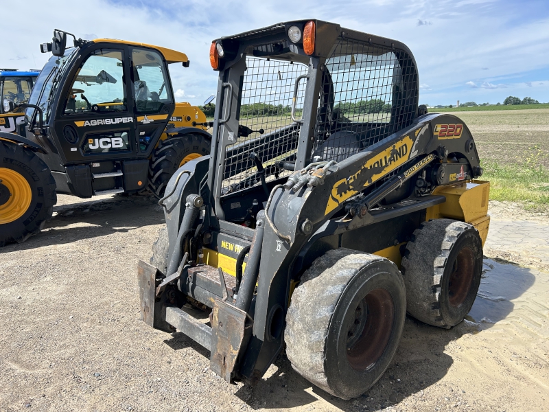 2017 NEW HOLLAND L220 SKID STEER LOADER