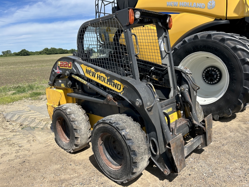 2017 NEW HOLLAND L220 SKID STEER LOADER