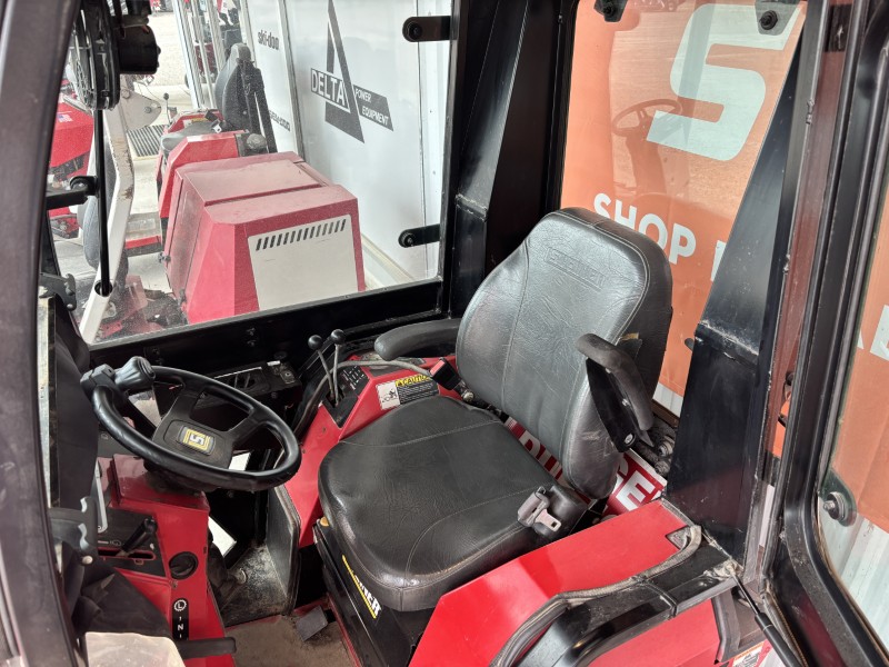 2018 STEINER 450 COMPACT ARTICULATING TRACTOR PACKAGE WITH MULTIPLE ATTACHMENTS