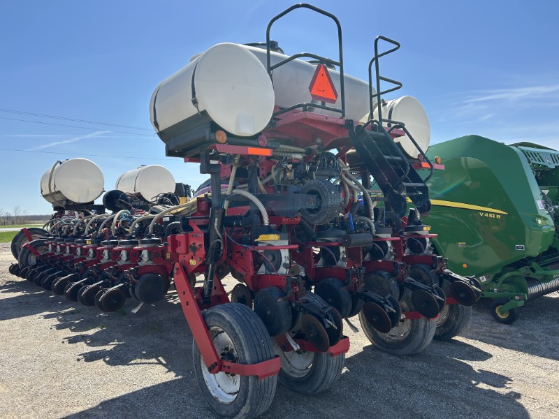 2013 MASSEY FERGUSON 8824 CORN PLANTER