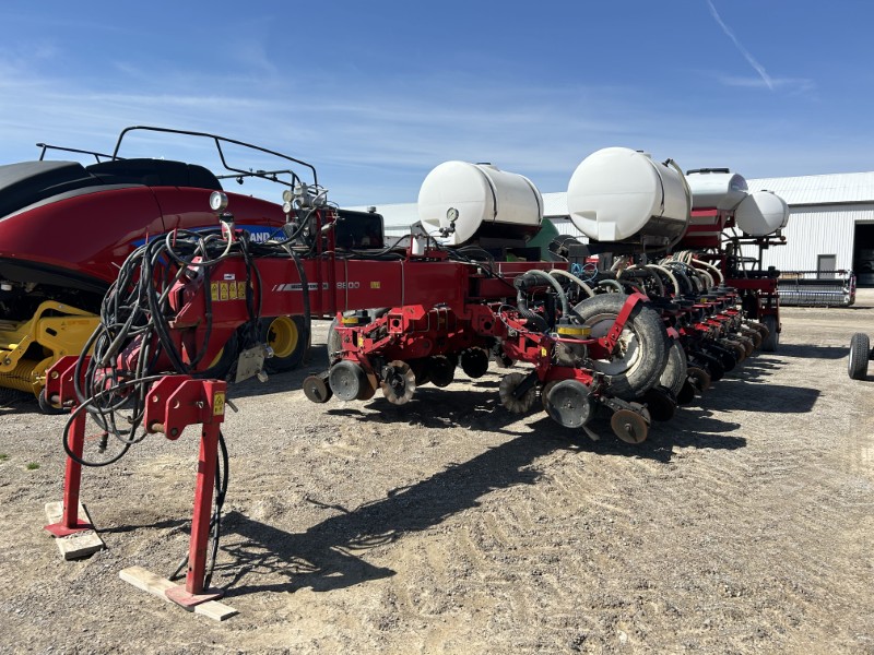 2013 MASSEY FERGUSON 8824 CORN PLANTER