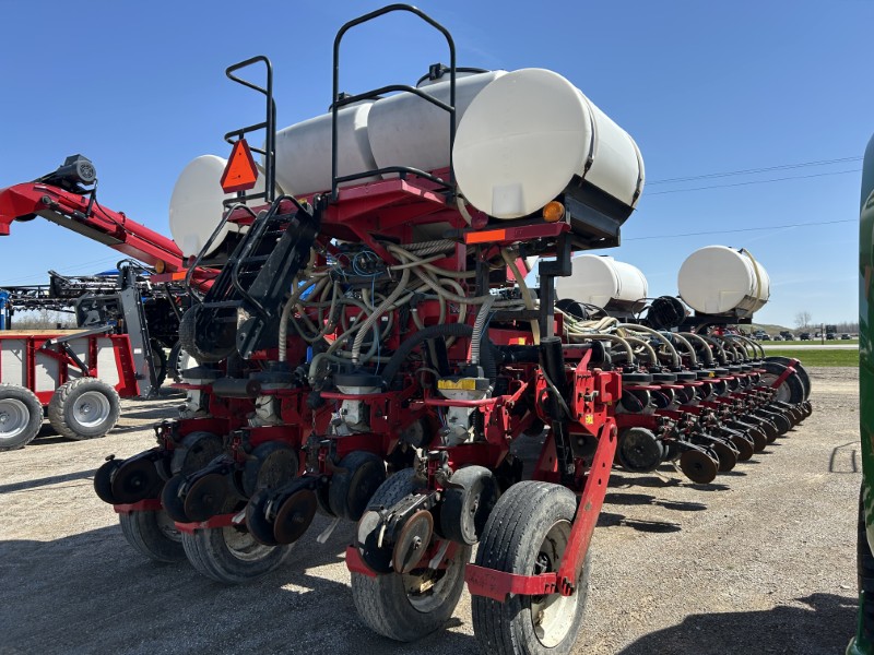 2013 MASSEY FERGUSON 8824 CORN PLANTER