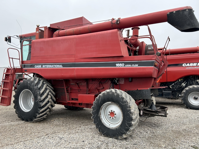 1992 CASE IH 1660 AXIAL FLOW COMBINE