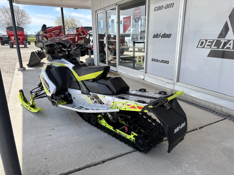 Snowmobiles  2018 SKI-DOO RENEGADE X-RS 850 E-TEC SNOWMOBILE Photo