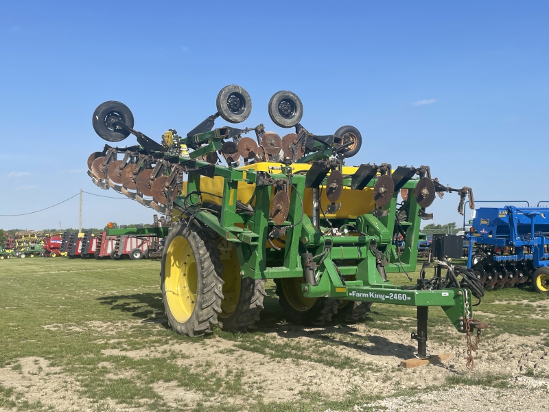 2016 FARM KING 2460 FERTILIZER APPLICATOR