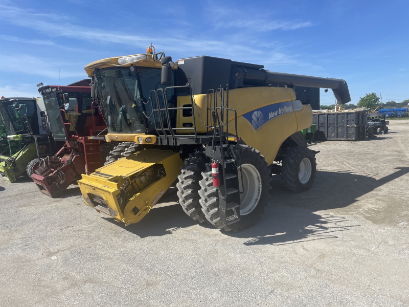 2008 NEW HOLLAND CR9060 COMBINE