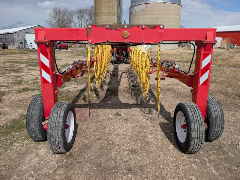 2010 FARM KING RFKS16 WHEEL RAKE
