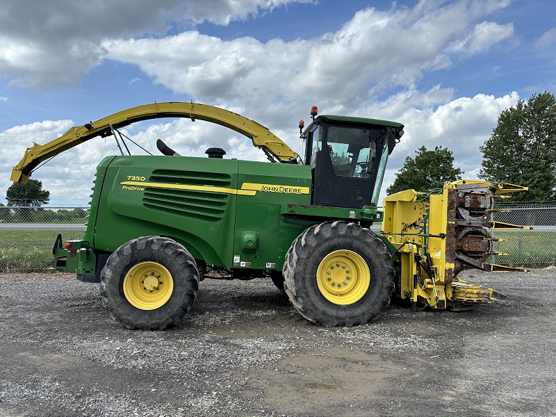 2008 JOHN DEERE 7350 FORAGE HARVESTER WITH HEADS