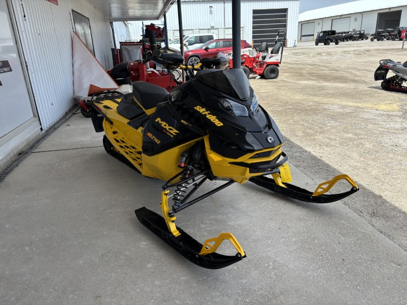 Snowmobiles  2025 SKI-DOO MXZ XRS 850 E-TEC SNOWMOBILE WITH SMART-SHOX AND TOUCHSCREEN Photo