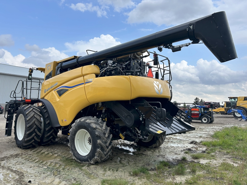 2025 NEW HOLLAND CR7.90 COMBINE