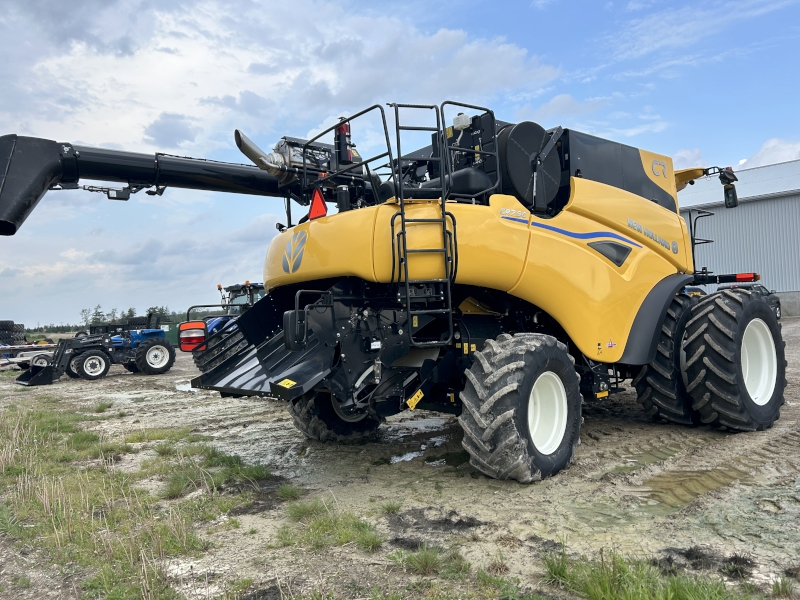 2025 NEW HOLLAND CR7.90 COMBINE