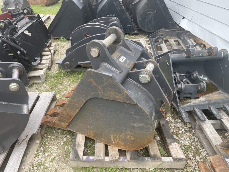 2019 CASE 24 INCH BACKHOE BUCKET