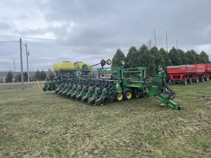 2008 JOHN DEERE DB60 PLANTER
