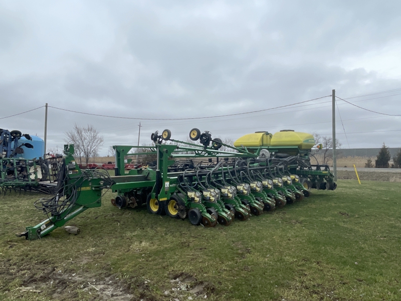 2008 JOHN DEERE DB60 PLANTER