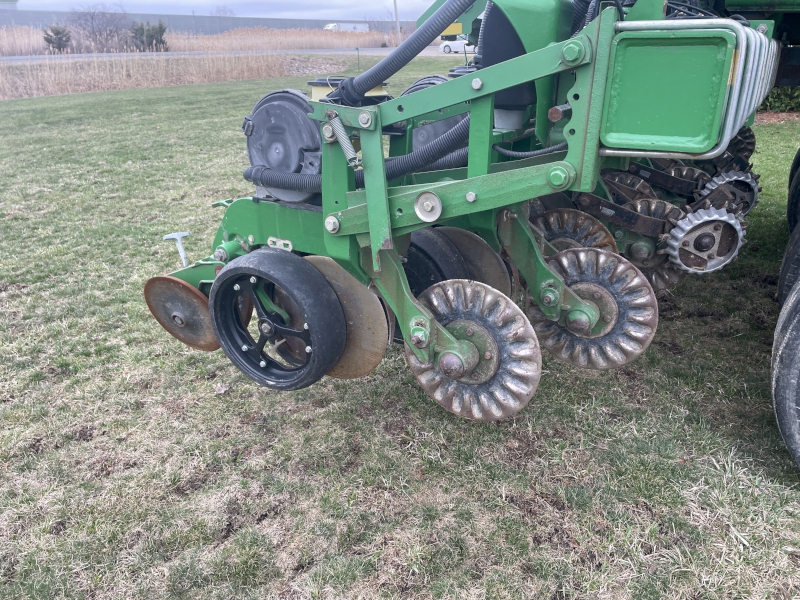 2008 JOHN DEERE DB60 PLANTER