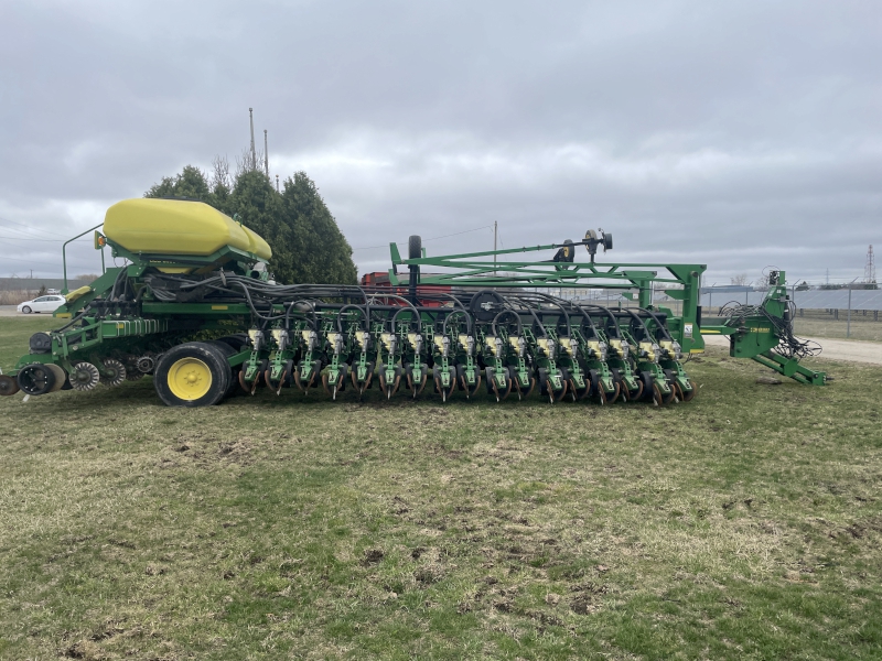 2008 JOHN DEERE DB60 PLANTER