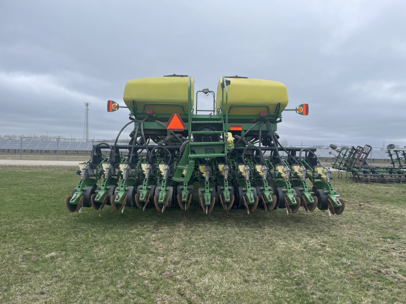 2008 JOHN DEERE DB60 PLANTER