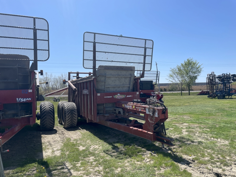 2011 HAGEDORN 5440 EXTRAVERT HYDRA PUSH MANURE SPREADER