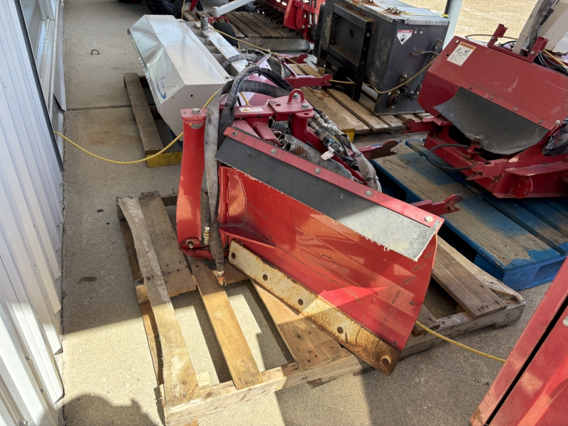 2017 VENTRAC 3400Y COMPACT TRACTOR WITH ATTACHMENTS - SNOW REMOVAL PACKAGE