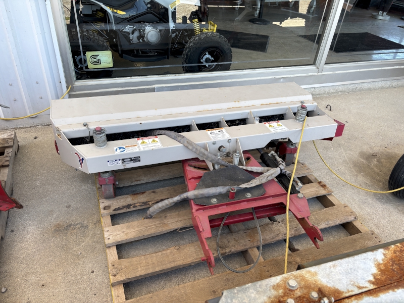 2017 VENTRAC 3400Y COMPACT TRACTOR WITH ATTACHMENTS - SNOW REMOVAL PACKAGE