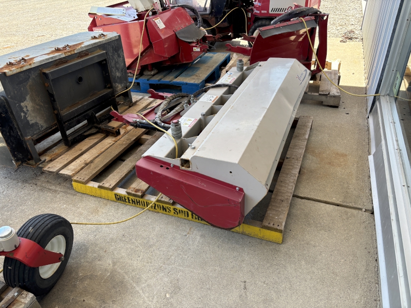 2017 VENTRAC 3400Y COMPACT TRACTOR WITH ATTACHMENTS - SNOW REMOVAL PACKAGE