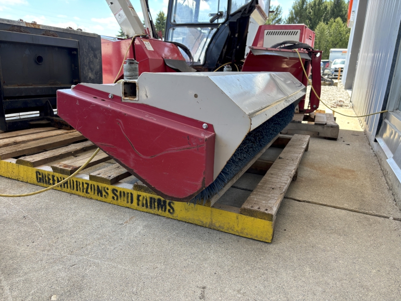 2017 VENTRAC 3400Y COMPACT TRACTOR WITH ATTACHMENTS - SNOW REMOVAL PACKAGE