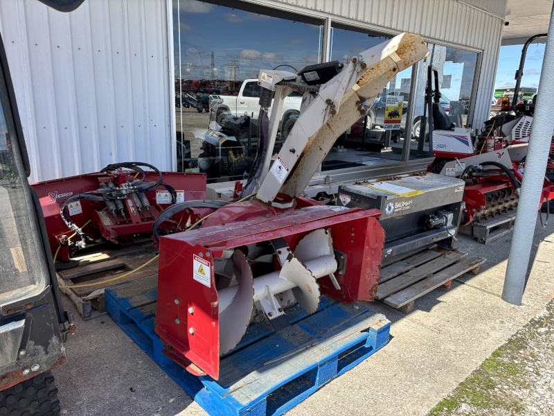 2017 VENTRAC 3400Y COMPACT TRACTOR WITH ATTACHMENTS - SNOW REMOVAL PACKAGE