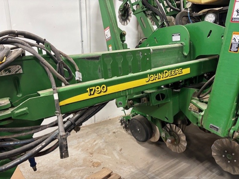 2012 JOHN DEERE 1790 PLANTER