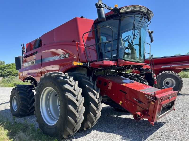 2018 CASE IH 8240 AXIAL-FLOW COMBINE