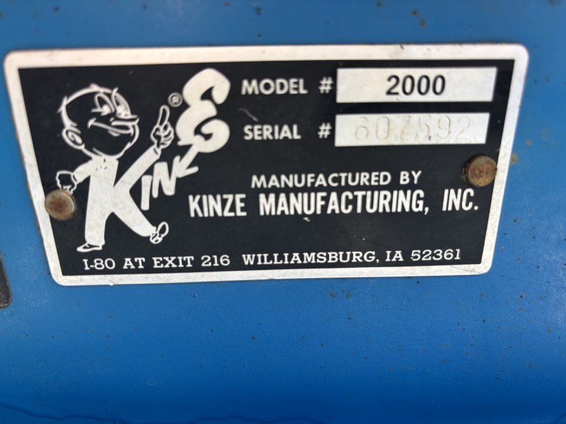 KINZE 2000 8 ROW PLANTER