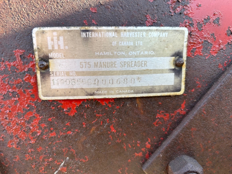 1972 INTERNATIONAL 575 MANURE SPREADER