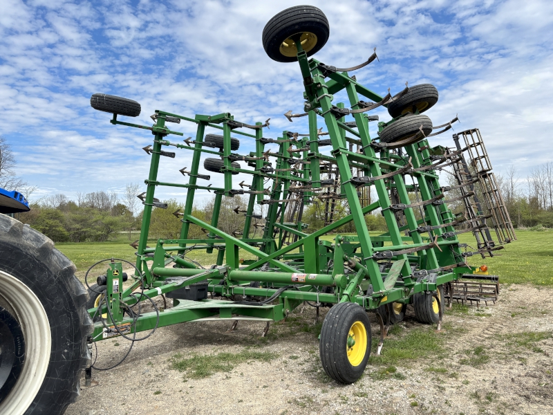 2007 JOHN DEERE 2210 FIELD CULTIVATOR