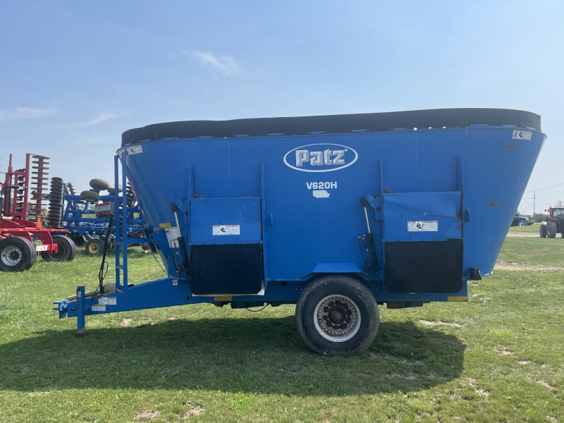 2012 PATZ V620H TMR 1600 SERIES FEED MIXER