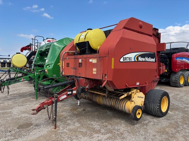 2004 NEW HOLLAND BR780 ROUND BALER