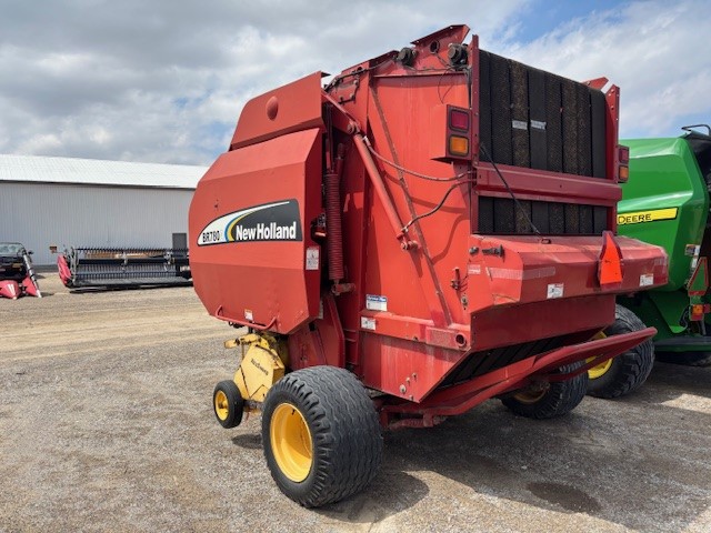 2004 NEW HOLLAND BR780 ROUND BALER