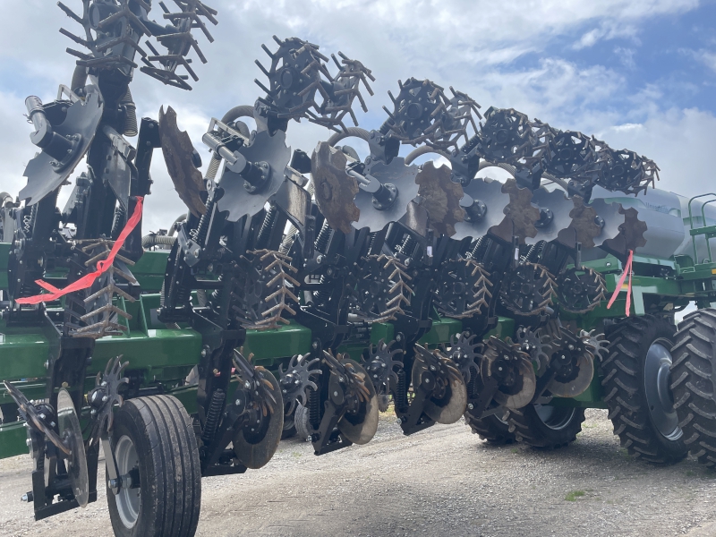 2024 UNVERFERTH RAPTOR 2030DT STRIP TILLER