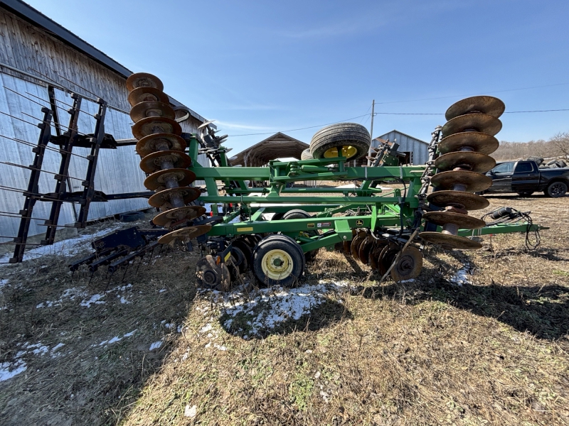 2004 JOHN DEERE 637 TANDEM DISC