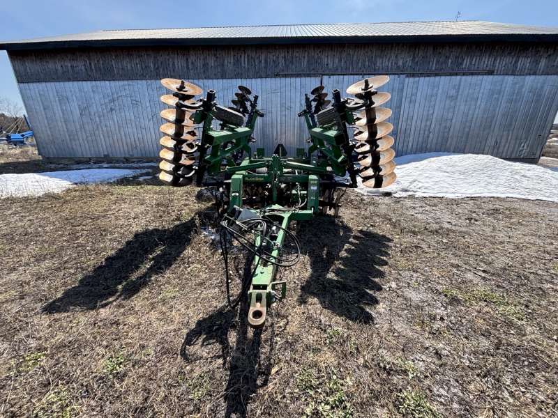 2004 JOHN DEERE 637 TANDEM DISC