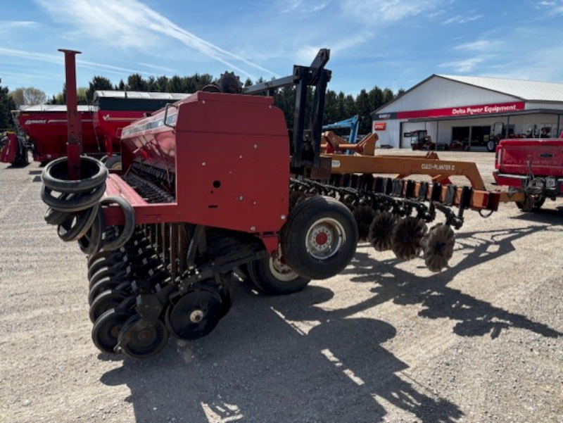 CASE IH 5400 NO-TILL DRILL WITH UNVERFERTH CADDY