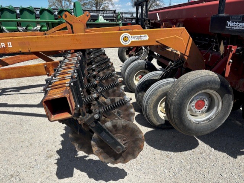 CASE IH 5400 NO-TILL DRILL WITH UNVERFERTH CADDY