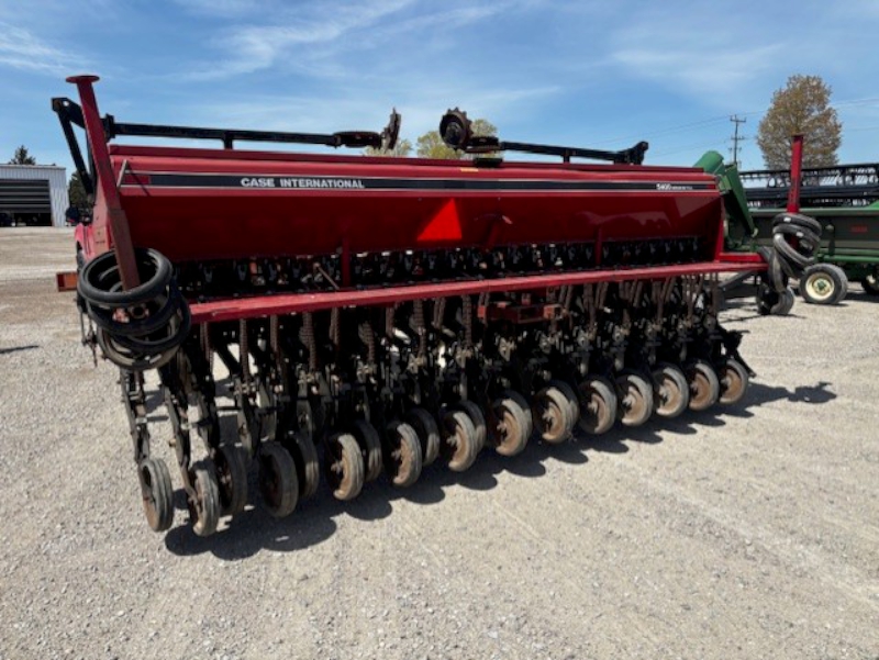 CASE IH 5400 NO-TILL DRILL WITH UNVERFERTH CADDY