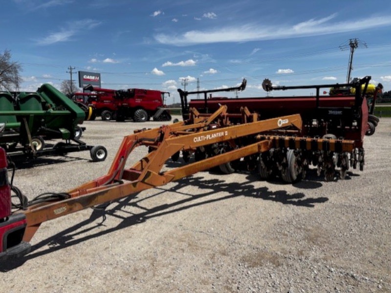 CASE IH 5400 NO-TILL DRILL WITH UNVERFERTH CADDY