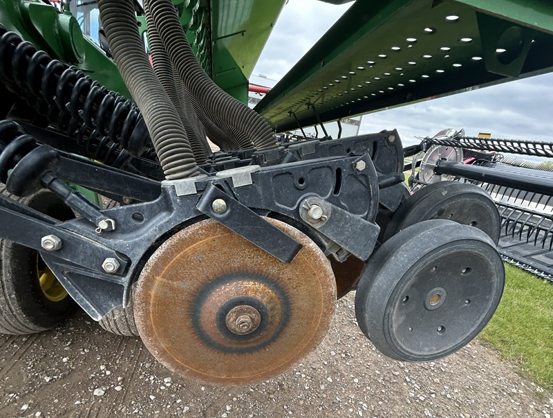 2012 JOHN DEERE 455 FRONT FOLDING GRAIN DRILL