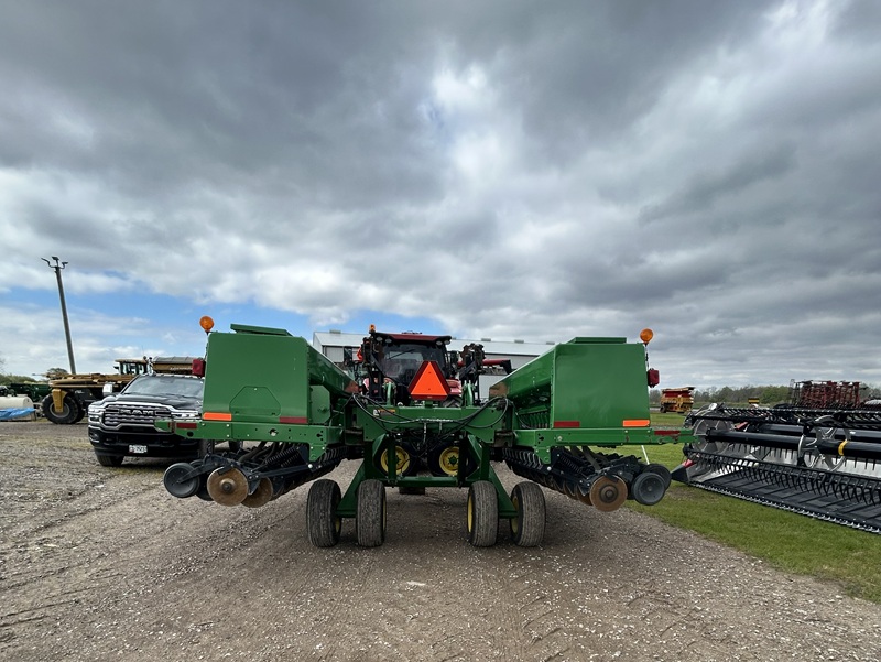 2012 JOHN DEERE 455 FRONT FOLDING GRAIN DRILL