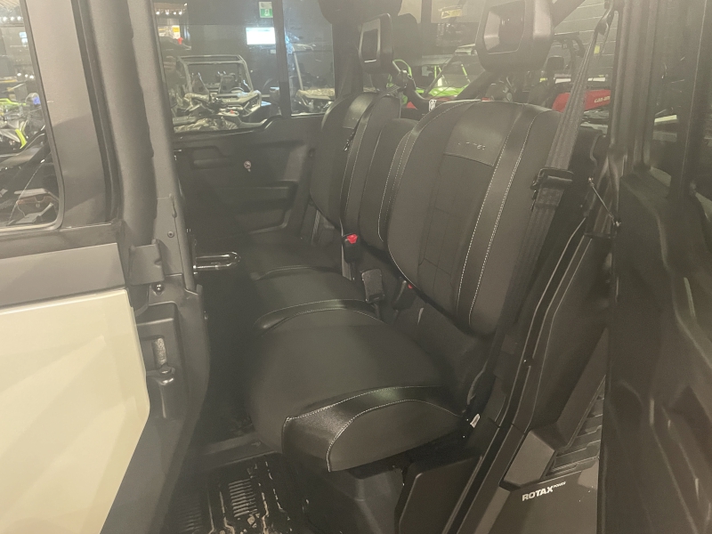 Side-by-Side/Utility Vehicle  2026 CAN-AM DEFENDER MAX LIMITED HD11 SIDE BY SIDE Photo